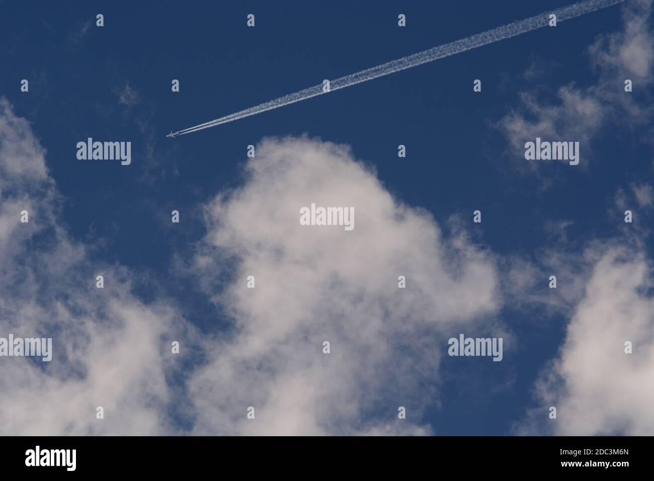 Jet airplane hi-res stock photography and images - Alamy