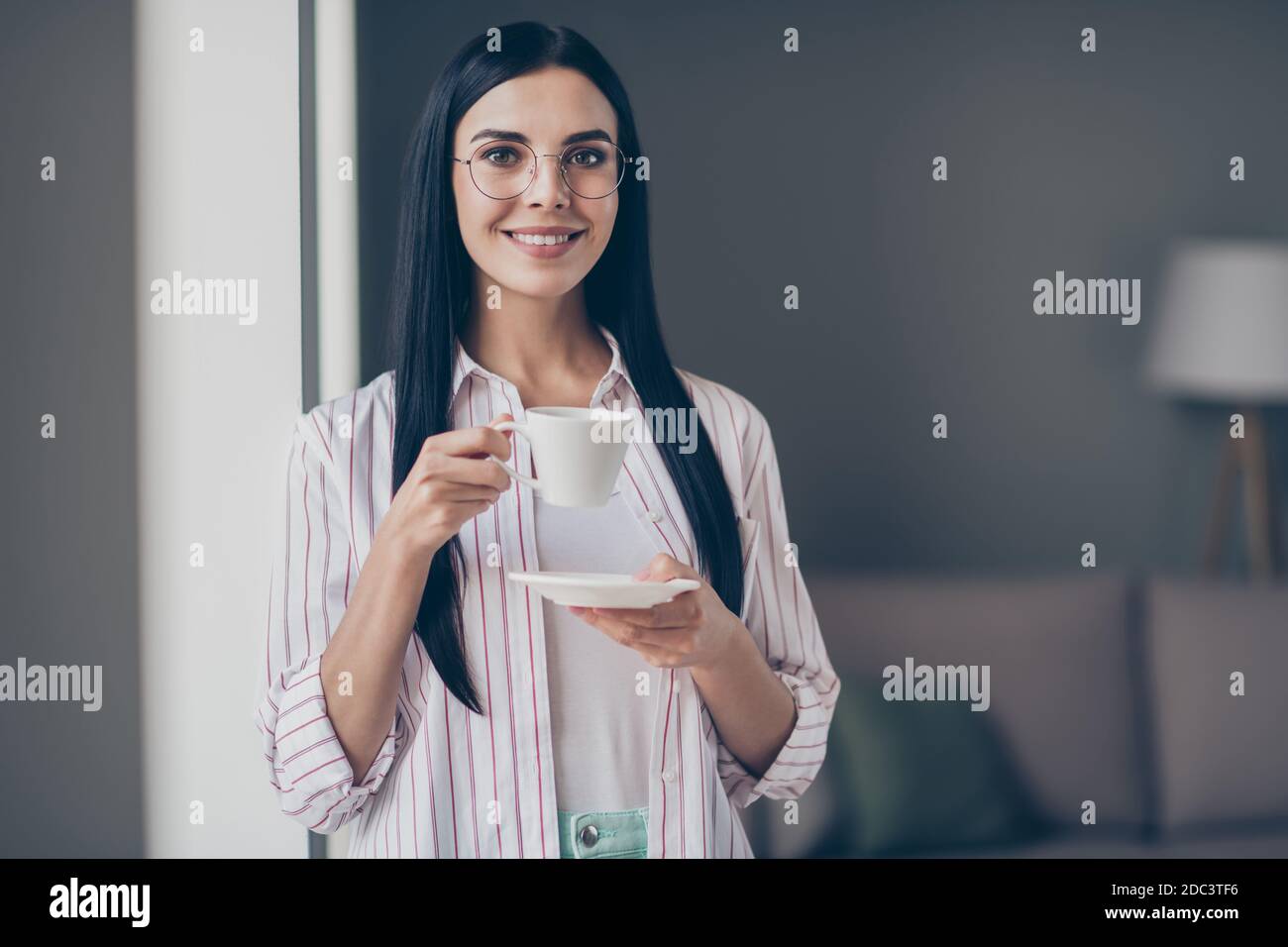 Photo portrait of woman drinking coffee tea holding white cup plate in ...