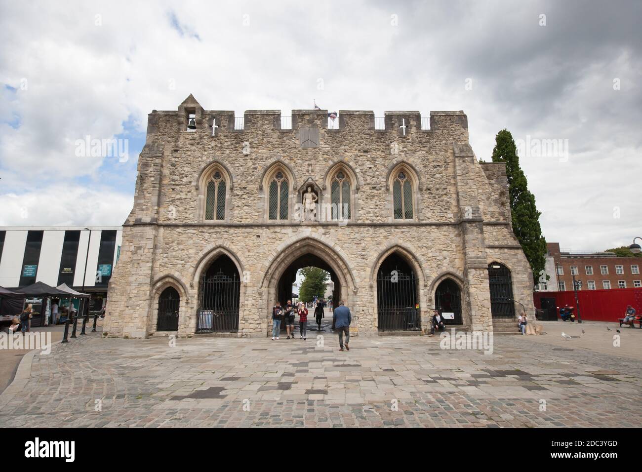 Medieval bargate town gate in the center hi-res stock photography and ...