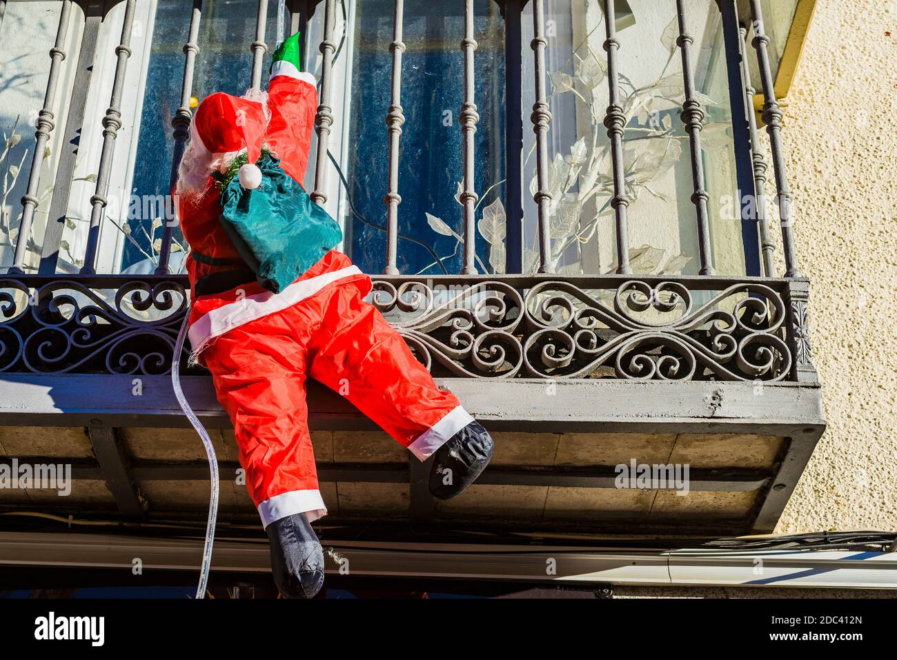 A Model of Santa climbing a rope at the Christmas. San Lorenzo de El Escorial, Madrid, Spain, Europe Stock Photo