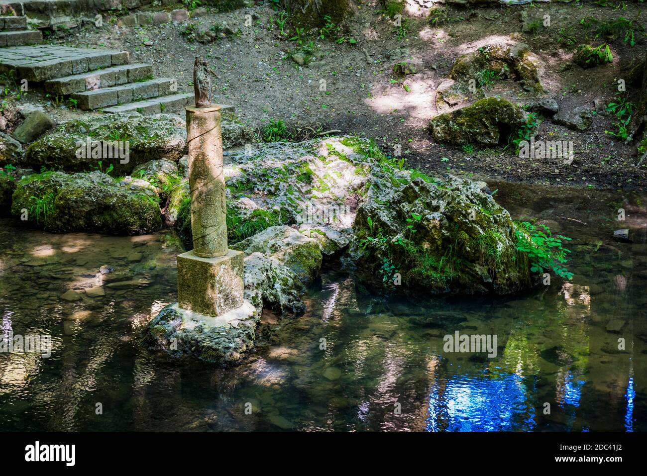 Offering to the Virgen del Pilar, in celebration of Spanishness Day Stock  Photo - Alamy