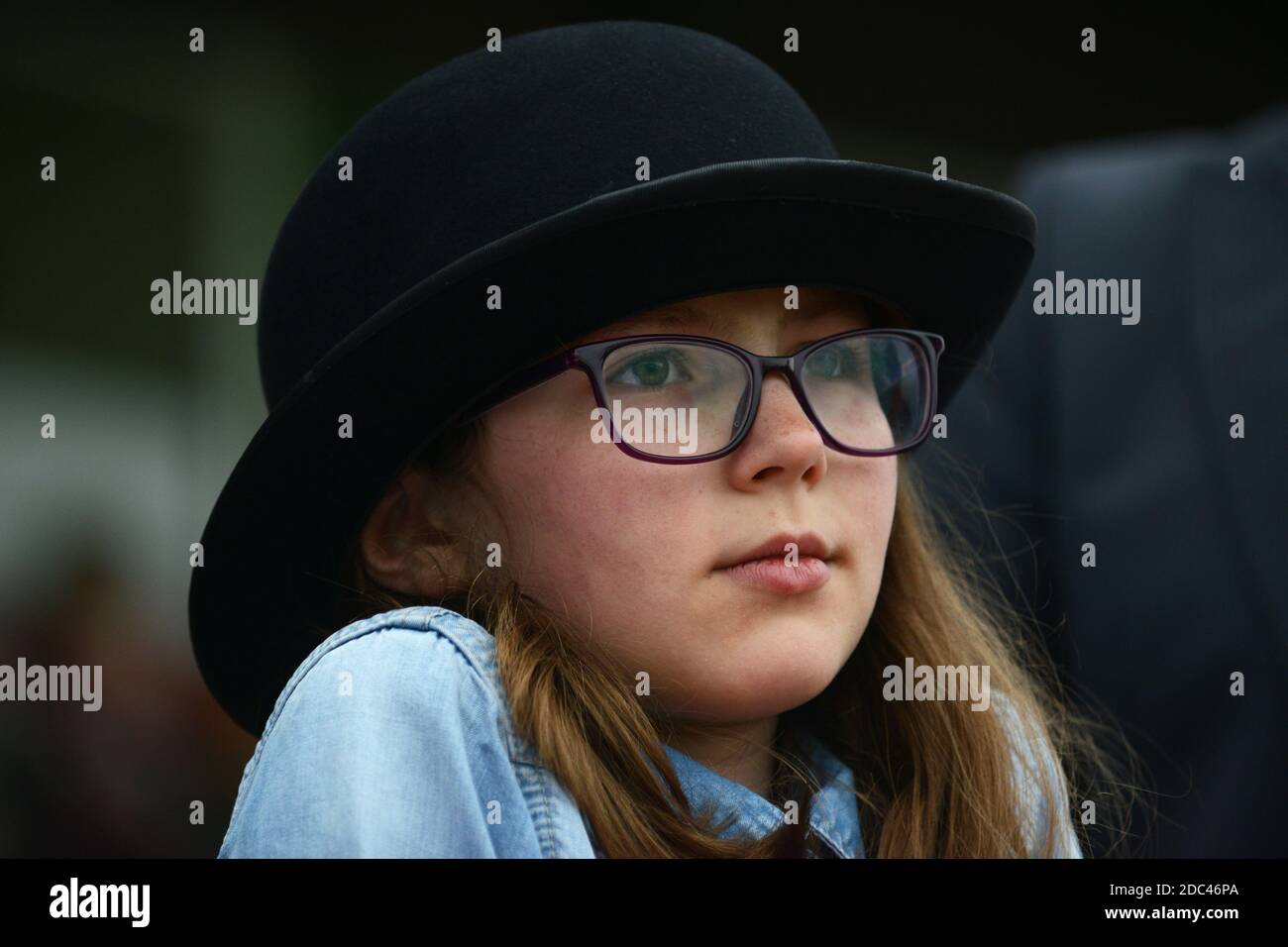 Girl bowler hi-res stock photography and images - Alamy
