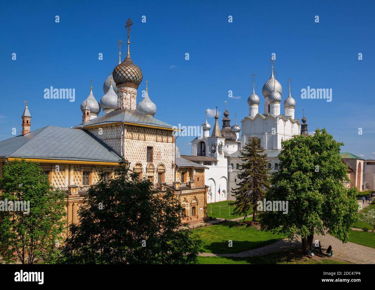 Rostov Kremlin, Hodegetria Church and the Church of the Resurrection of Christ. Rostov Veliky, Yaroslavl Region, Golden Ring of Russia Stock Photo
