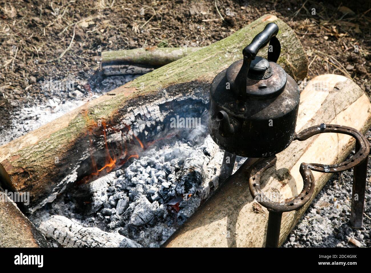 Kettle boiling fireplace hires stock photography and images Alamy