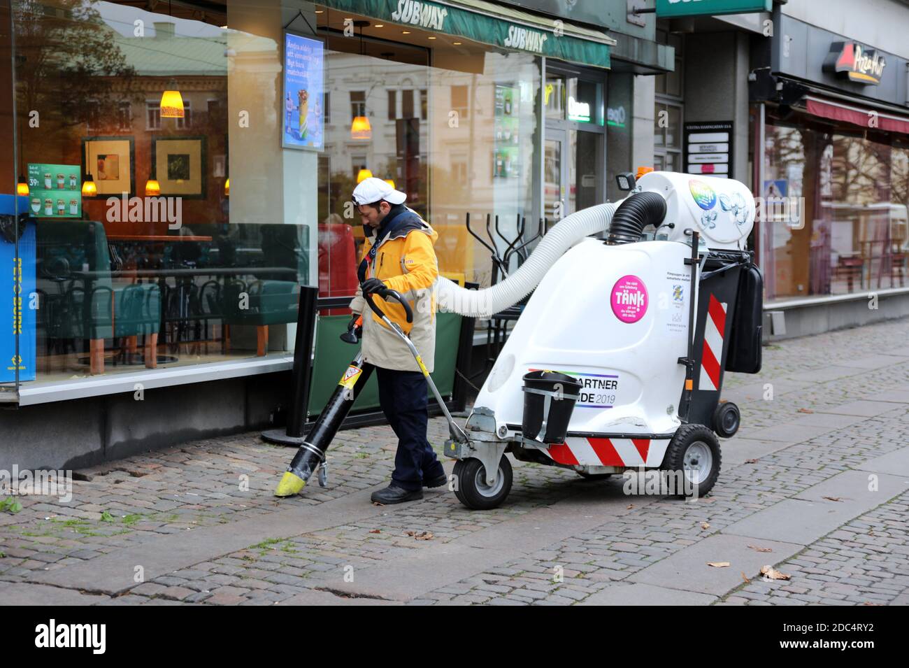 Vacuum cleaner called a fimpsugan used to pick up cigarette ends in