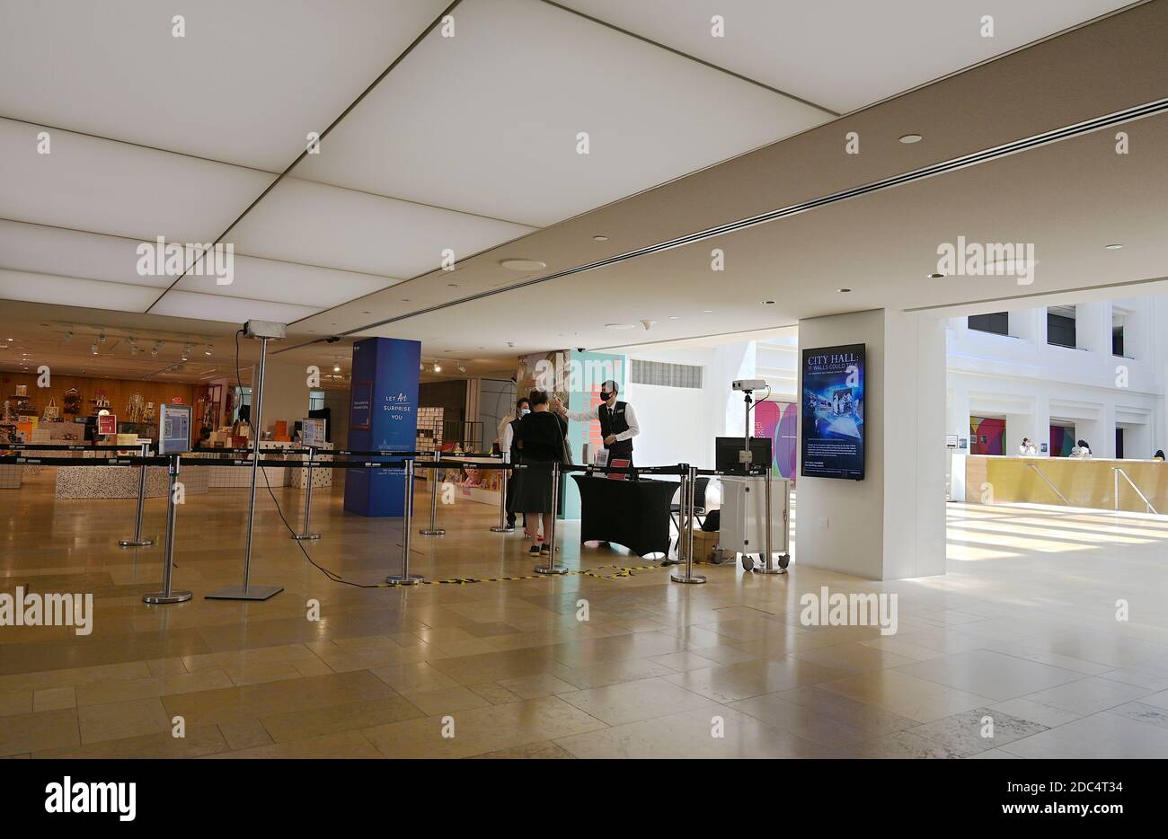 Temperature monitoring and QR code scanning at the National Gallery