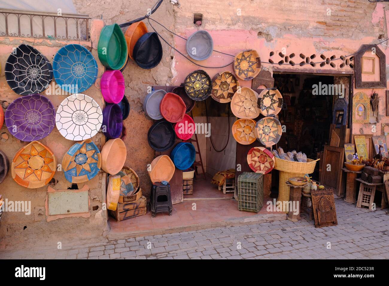 Morocco Marrakesh - Colorful Moroccan handmade ceramic plate shop Stock Photo