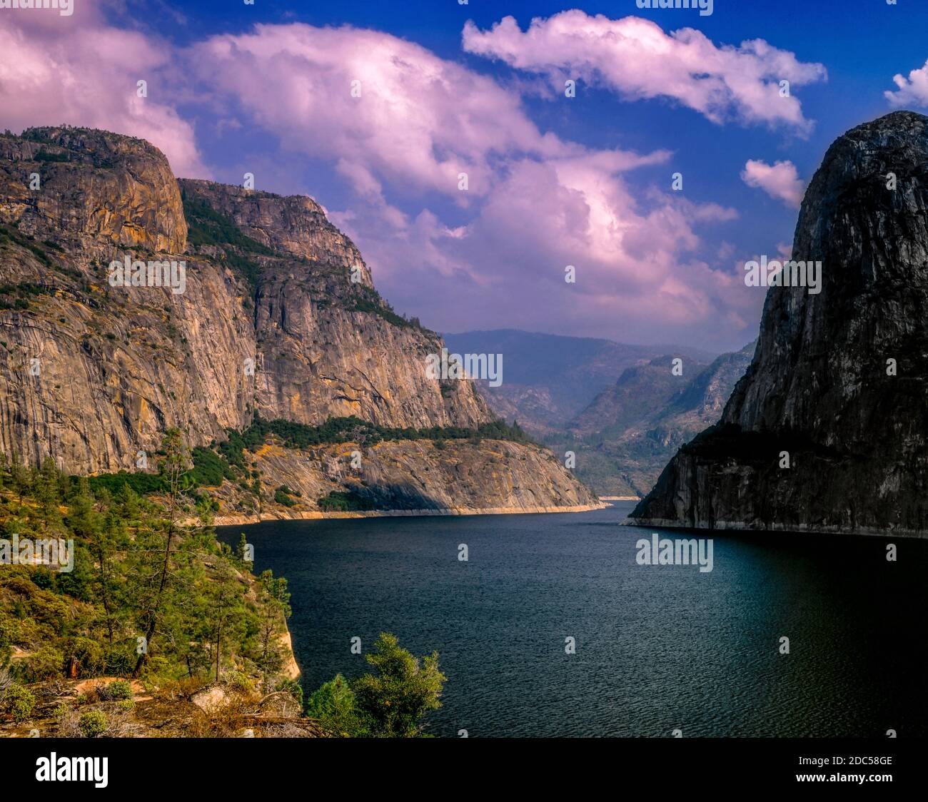 Hetch Hetchy Lake, Kolana Rock, Yosemite National Park, California ...