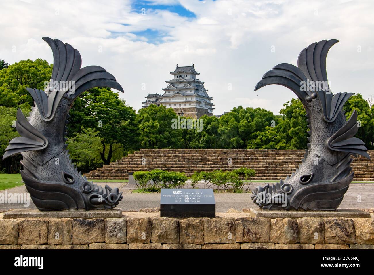 File:Himeji city sculpture shachi-gawara.jpg - Wikimedia Commons