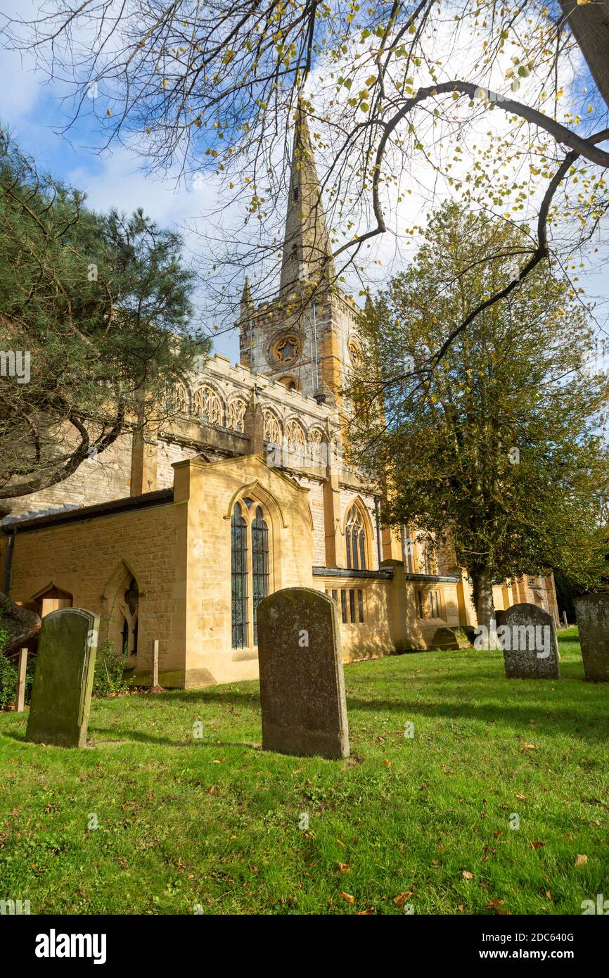 Gravestones in churchyard of Holy Trinity church, Stratford-upon-Avon, Warwickshire, England, UK Stock Photo