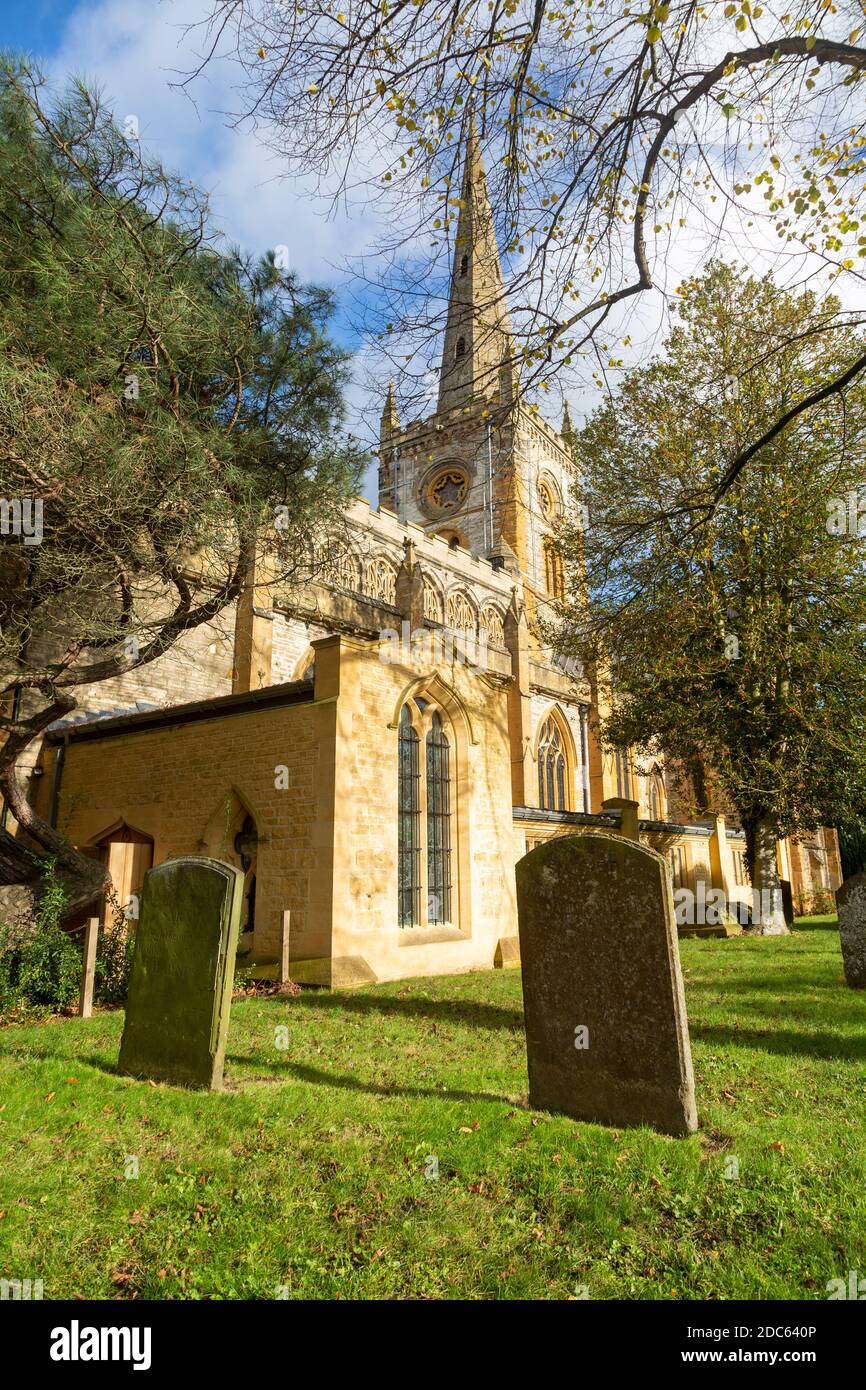 Gravestones in churchyard of Holy Trinity church, Stratford-upon-Avon, Warwickshire, England, UK Stock Photo