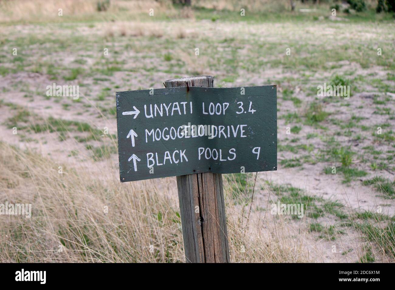 Impressionen: Wegweiser, Chobe Nationalpark, Botswana. Stock Photo