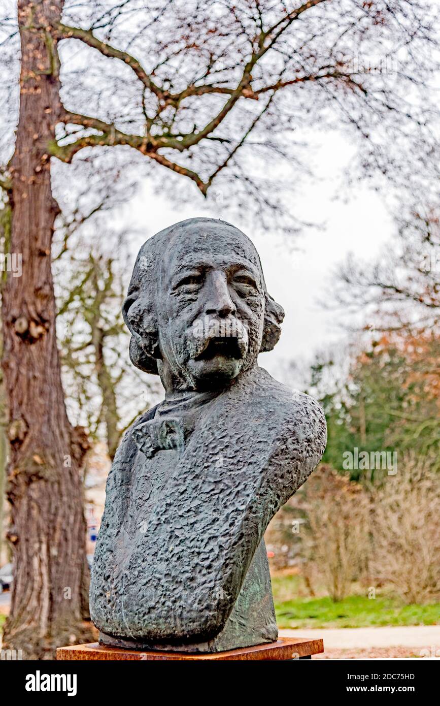 Fontane-Bust in front of the Fontane-Archiv in Potsdam, Brandenburg, Germany; Büste von Theodor Fontane vpr dem Fontane-Archiv Potsdam Stock Photo