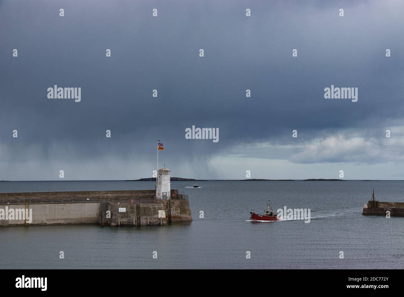 Boat fishing harbour seahouses hi-res stock photography and images - Alamy
