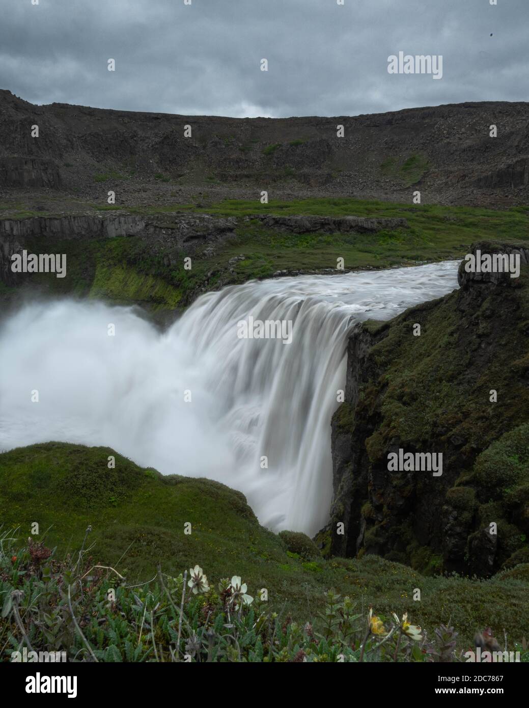 Landscape epic waterfall hi-res stock photography and images - Alamy