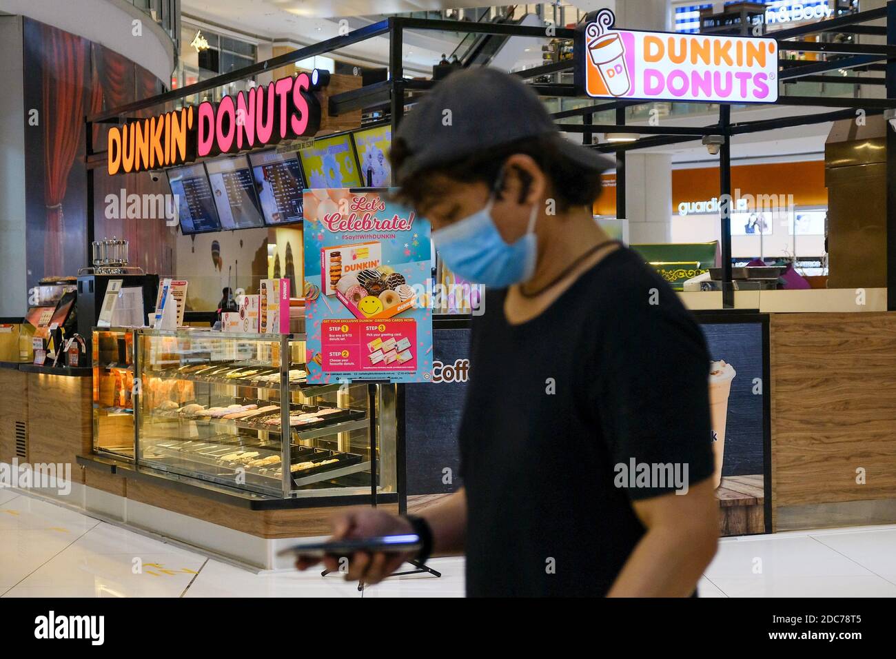 Page 2 Dunkin Donuts Logo High Resolution Stock Photography And Images Alamy
