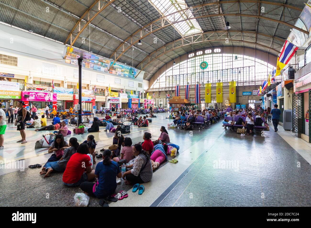 Passengers inside the Hua Lamphong train station in Bangkok, Thailand Stock Photo
