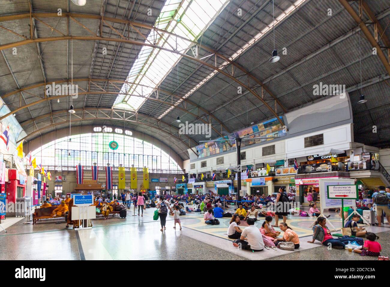 Passengers inside the Hua Lamphong train station in Bangkok, Thailand Stock Photo