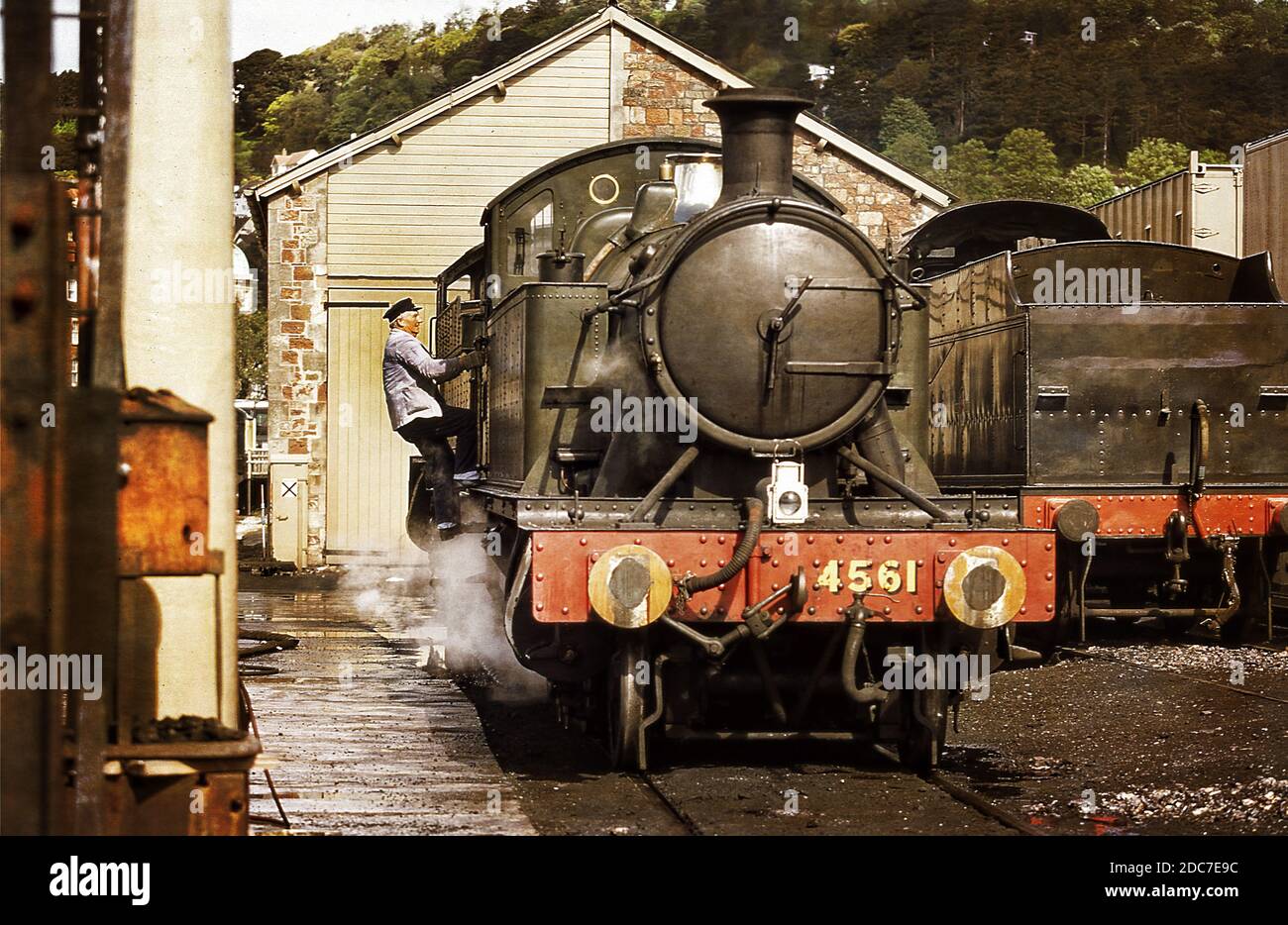 gwr-tank-engine-on-the-west-somerset-railway-at-minehead-station-1996-2DC7E9C.jpg