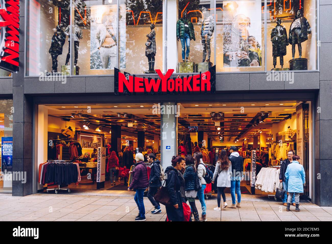 International fashion center hi-res stock photography and images - Alamy