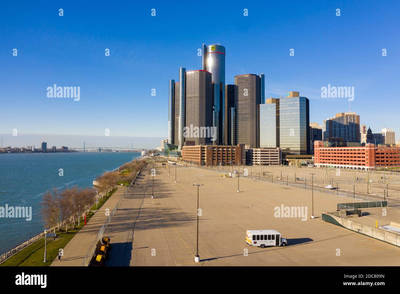 Detroit, Michigan, USA. 18th Nov, 2020. Empty parking lots surround General Motors headquarters in the Renaissance Center during the coronavirus pandemic. Most of GM salaried employees are working from home until some time in 2021. Downtown hotels, such as the Marriott Hotel in the central tower, are said to be operating at 20% of capacity. Credit: Jim West/Alamy Live News Stock Photo