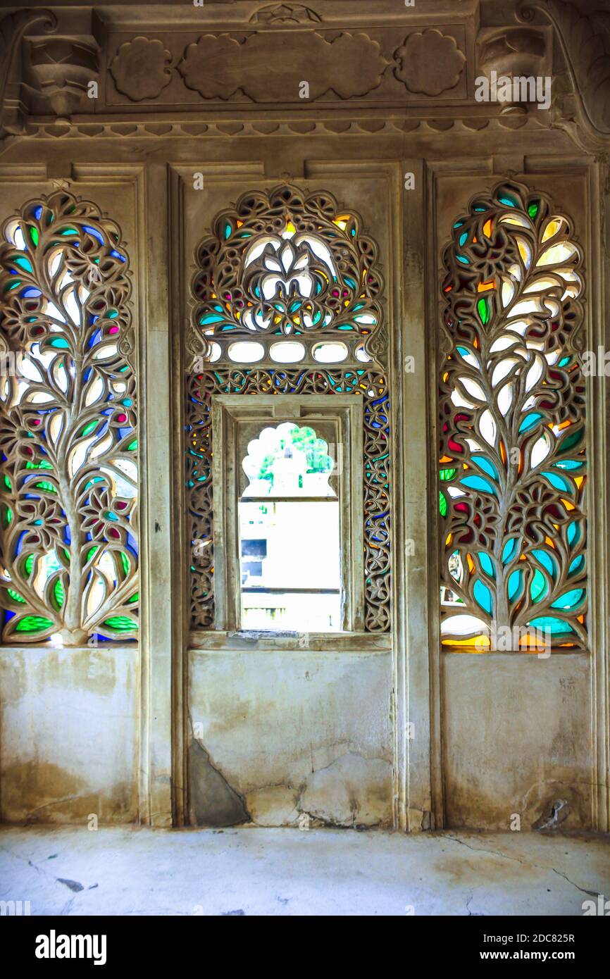 Stone Screens / Jaalis in palaces of Rajasthan in India - Islamic & hindu architectural fusion in interiors & carvings Stock Photo