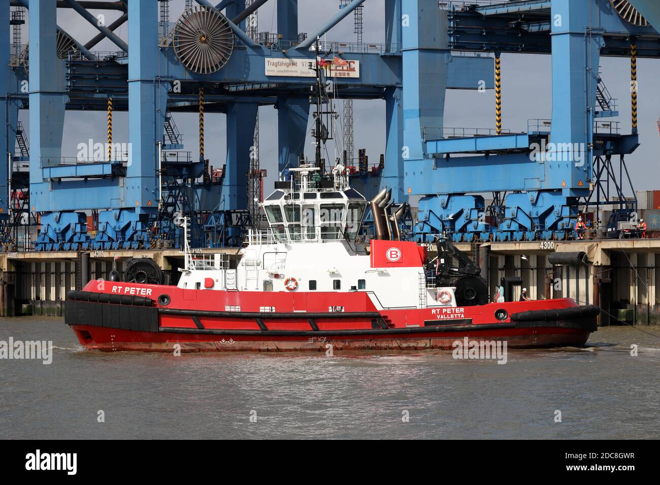 The port tug RT Peter will support the container ship Mette Maersk with mooring in the port of Bremerhaven on August 24, 2020. Stock Photo