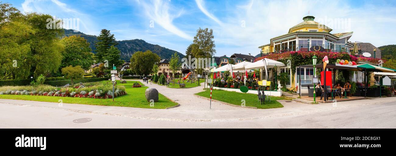Beautiful park to relax on the shore of Lake Wolfgang in Sankt Gilgen, Austria Stock Photo
