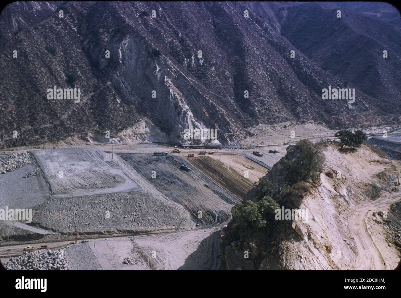 Santa Felicia Dam, 1955-56, Lake Piru, Ventura County Stock Photo - Alamy