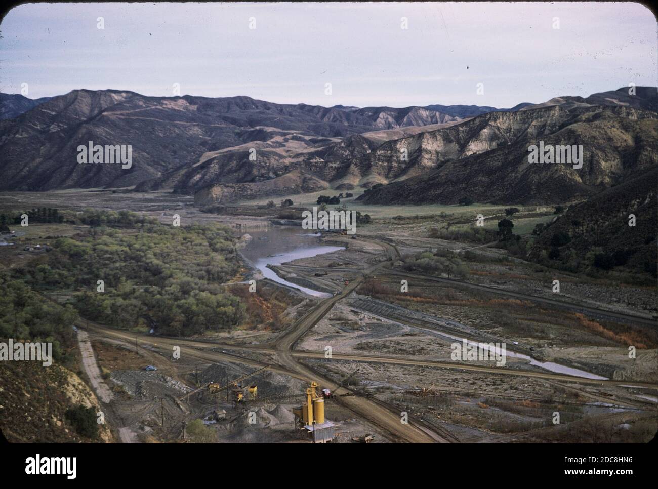Santa Felicia Dam, 1955-56, Lake Piru, Ventura County Stock Photo - Alamy