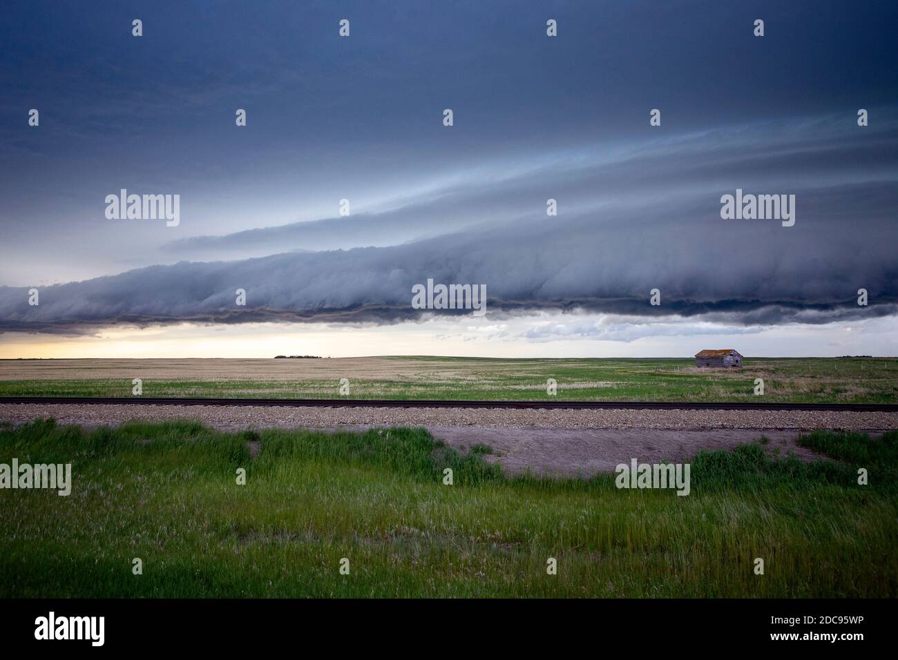 Ominous Storm Clouds Prairie Summer shelf cloud Stock Photo - Alamy