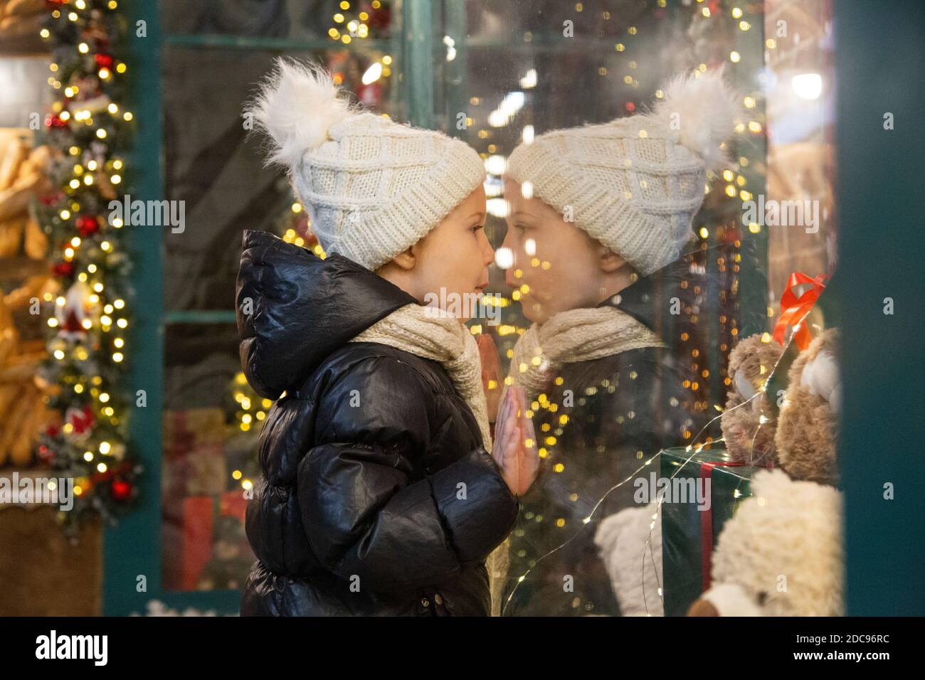 Christmas toy shop window hi-res stock photography and images - Alamy
