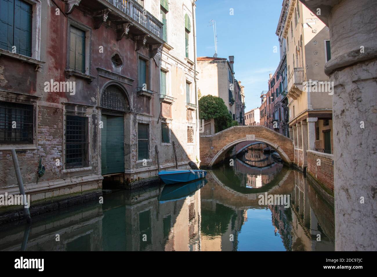 Traditional venice alleys hi-res stock photography and images - Alamy