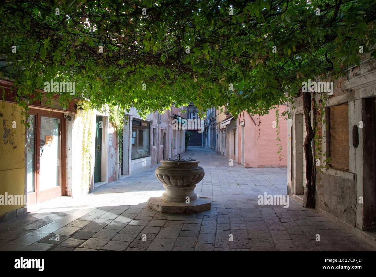 Traditional venice alleys hi-res stock photography and images - Alamy
