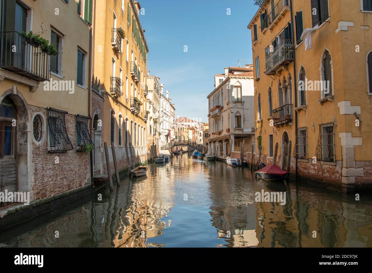 Traditional venice alleys hi-res stock photography and images - Alamy