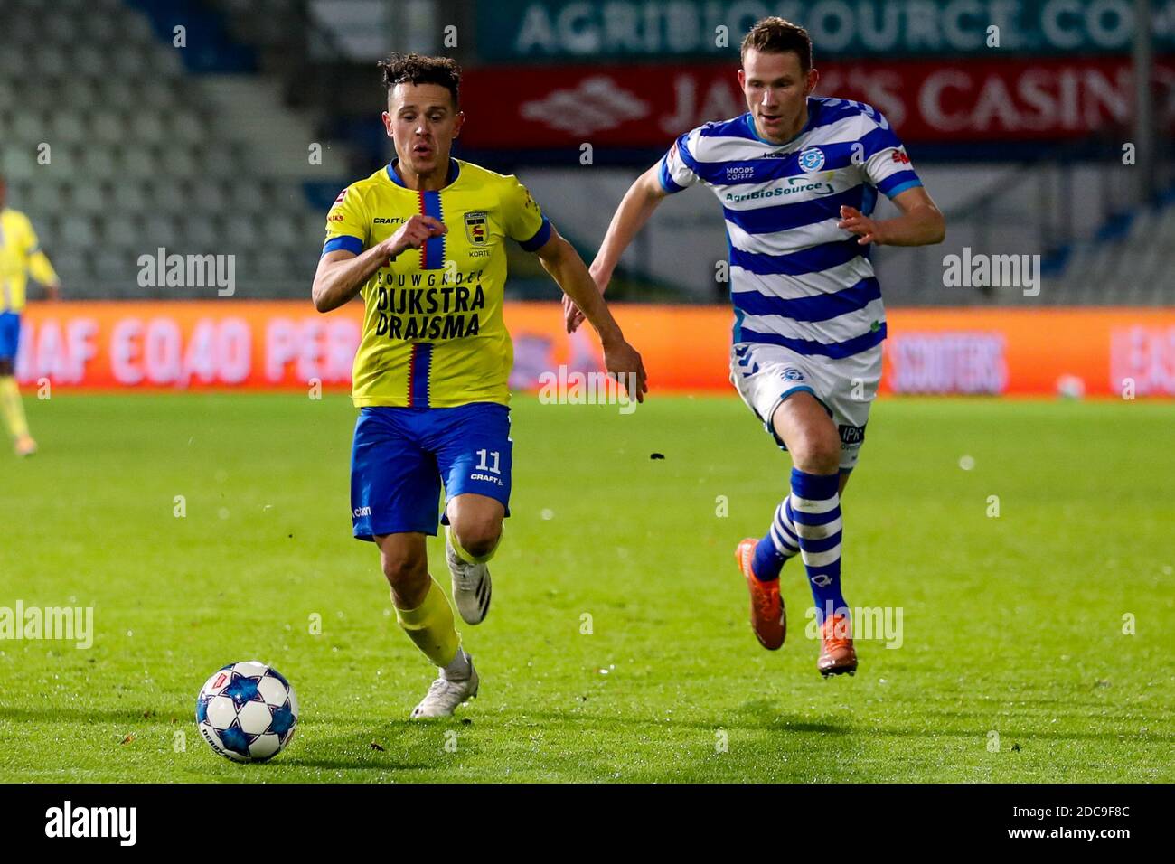 DOETINCHEM, NETHERLANDS - NOVEMBER 19: Giovanni Korte of SC Cambuur  celebrating his goal during the Dutch Keukenkampioendivisie match between  Graafschap and Cambuur at De Vijverberg on november 19, 2020 in Doetinchem,  Netherlands (