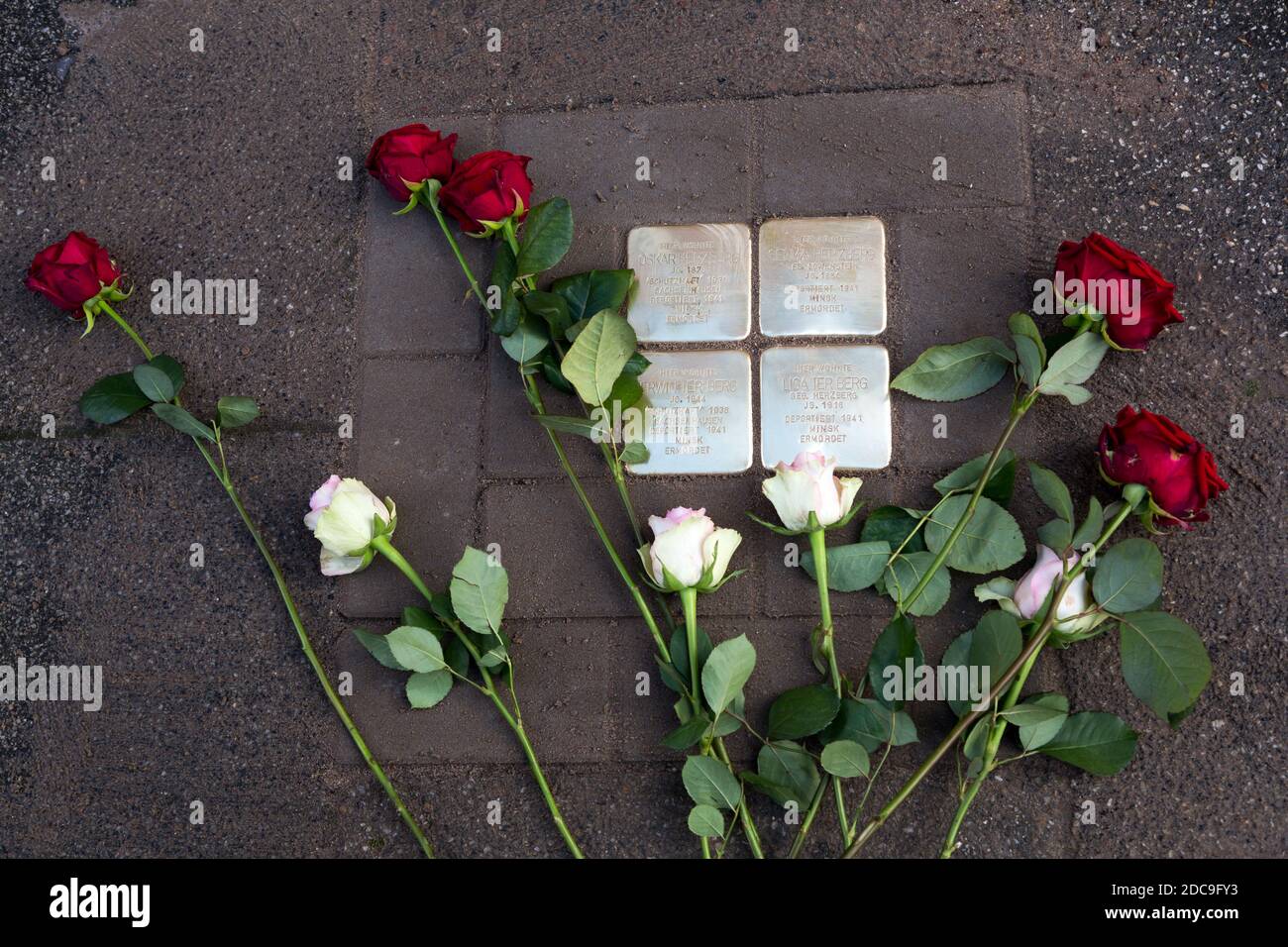 13.10.2020, Bremen, Bremen, Germany - Newly laid stumbling block for Jewish deportees of the Nazi era. Throughout Germany, Stumbling Stones give names Stock Photo