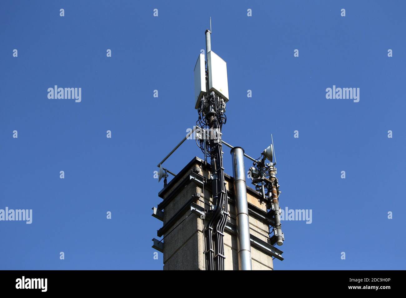 22.04.2019, Hannover, Lower Saxony, Germany - Germany - Transmitting mast for mobile radio. 00S190422D487CAROEX.JPG [MODEL RELEASE: NOT APPLICABLE, PR Stock Photo