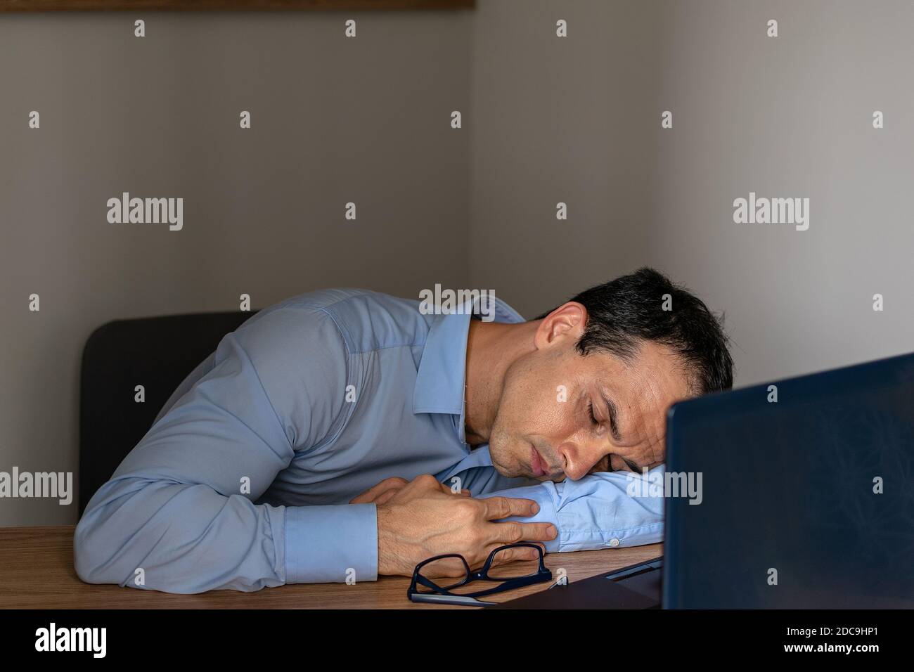 Man sleeping at work with his laptop Stock Photo Alamy