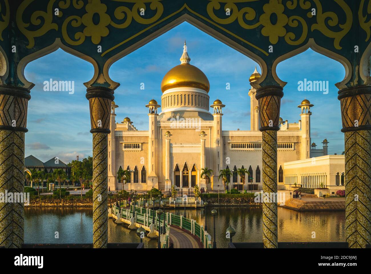Omar Ali Saifuddien Mosque in Bandar Seri Begawan, brunei Stock Photo
