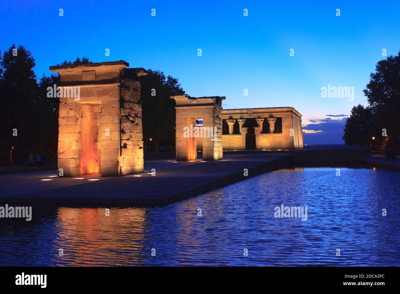 Templo de Debod, Madrid. Luz de atardecer, foto tomada desde la derecha. Stock Photo