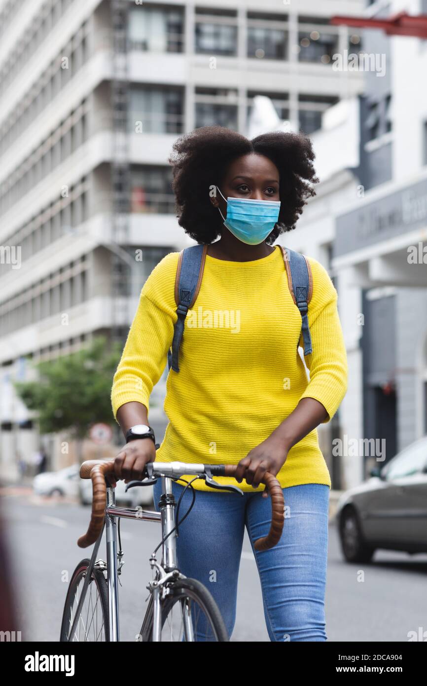 Woman wearing face mask on hi-res stock photography and images - Alamy