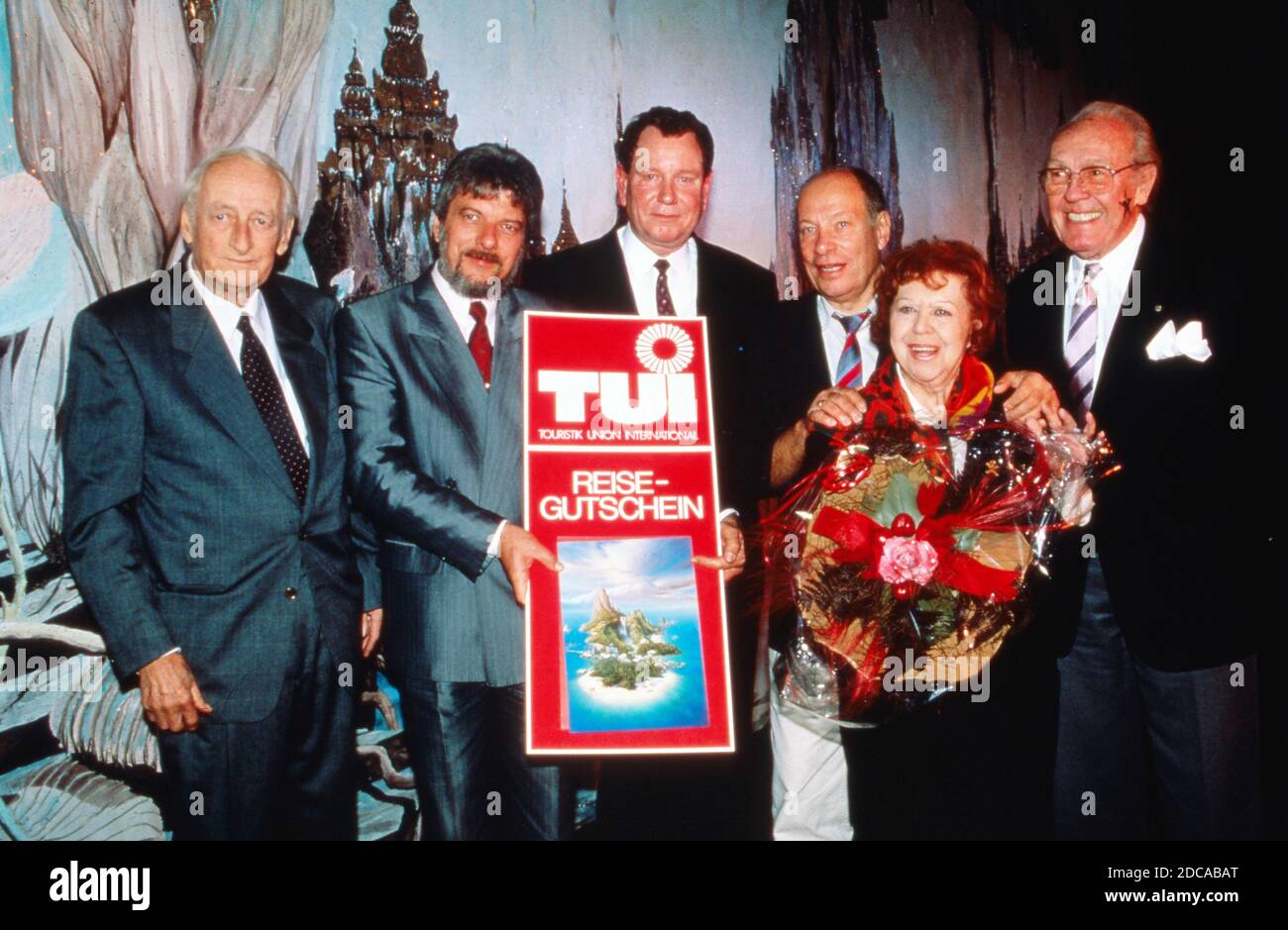 Heinz Haber, TUI-Mitarbeiter Guntram Gudschun, Fred Kraus (Vater von Peter), Regisseur Jürgen Roland und Brigitte Mira im Traumtheater Salome, Deutschland 1989. Stock Photo