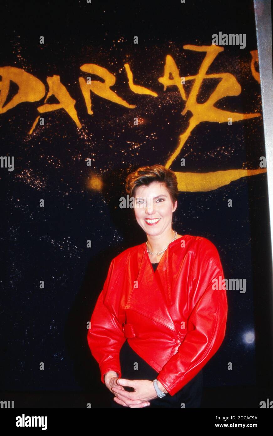 Parlazzo, Medienshow, Deutschland 1991 - 1998, Sendung vom 3. Februar 1995, Moderatorin Bettina Böttinger in roter Lederjacke Stock Photo