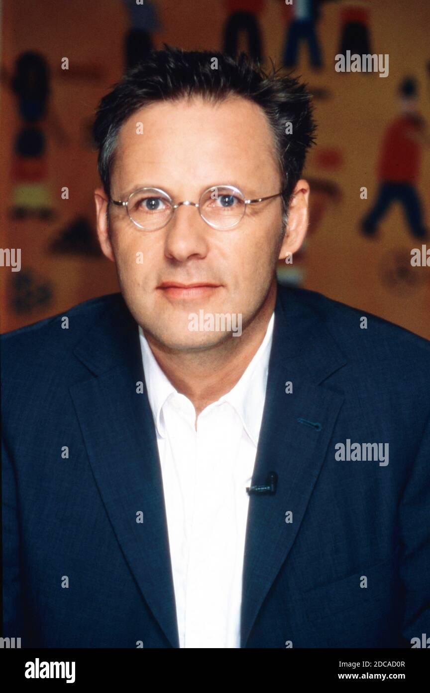 Reinhold Beckmann bei der Pressekonferenz zur ARD-Gala 'Willkommen im Fußball-Land' zur Bewerbung Deutschlands um die Fußball-Weltmeisterschaft 2006 in Köln, Deutschland 1999. Stock Photo