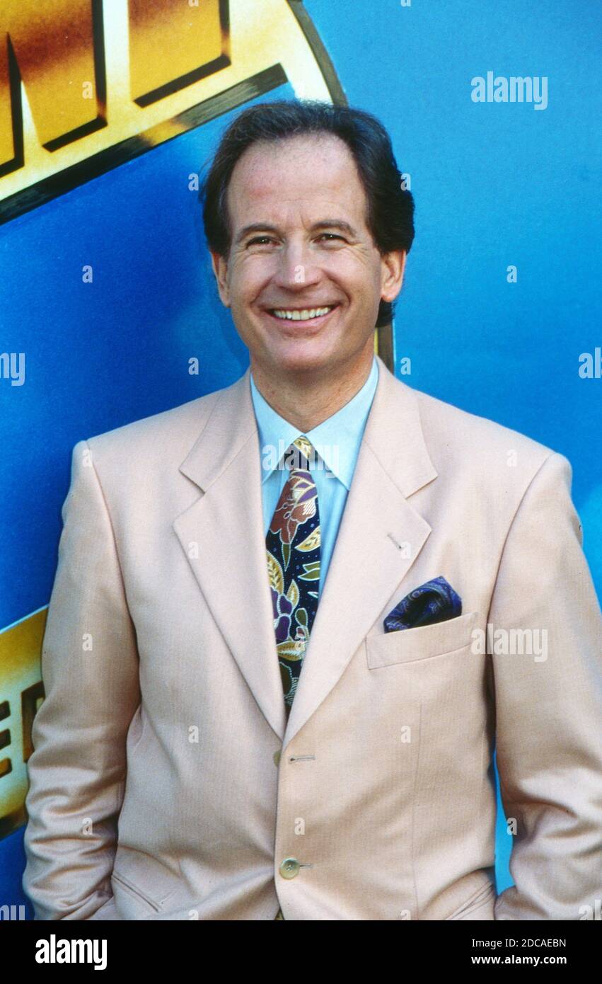 Max Schautzer, deutscher TV Moderator, in der Spielshow "Die goldene