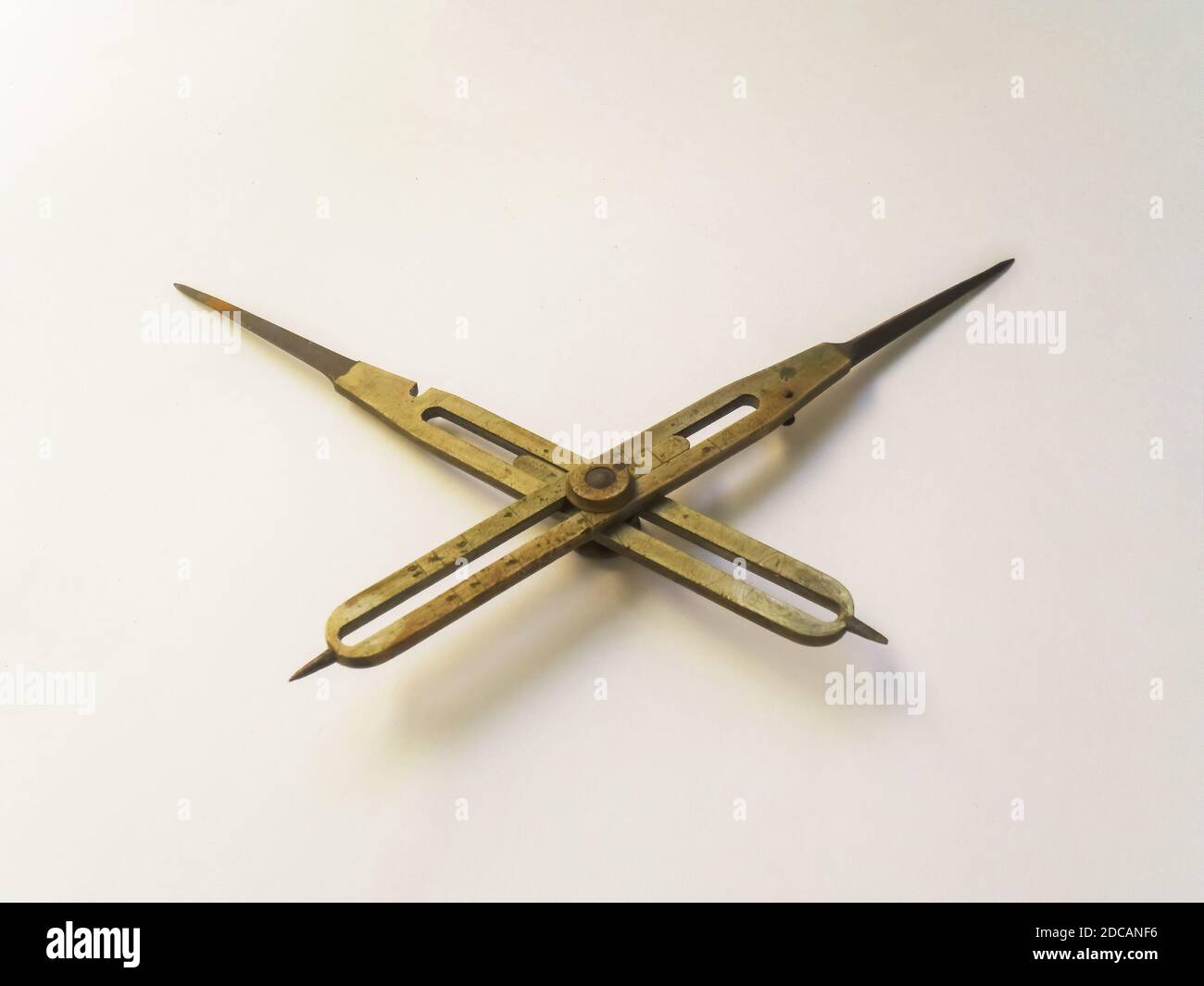 Brass reduction compass or proportional scale divider. Geometry tool used  to scale up or down designs and in navigation to transfer distance on  charts Stock Photo - Alamy