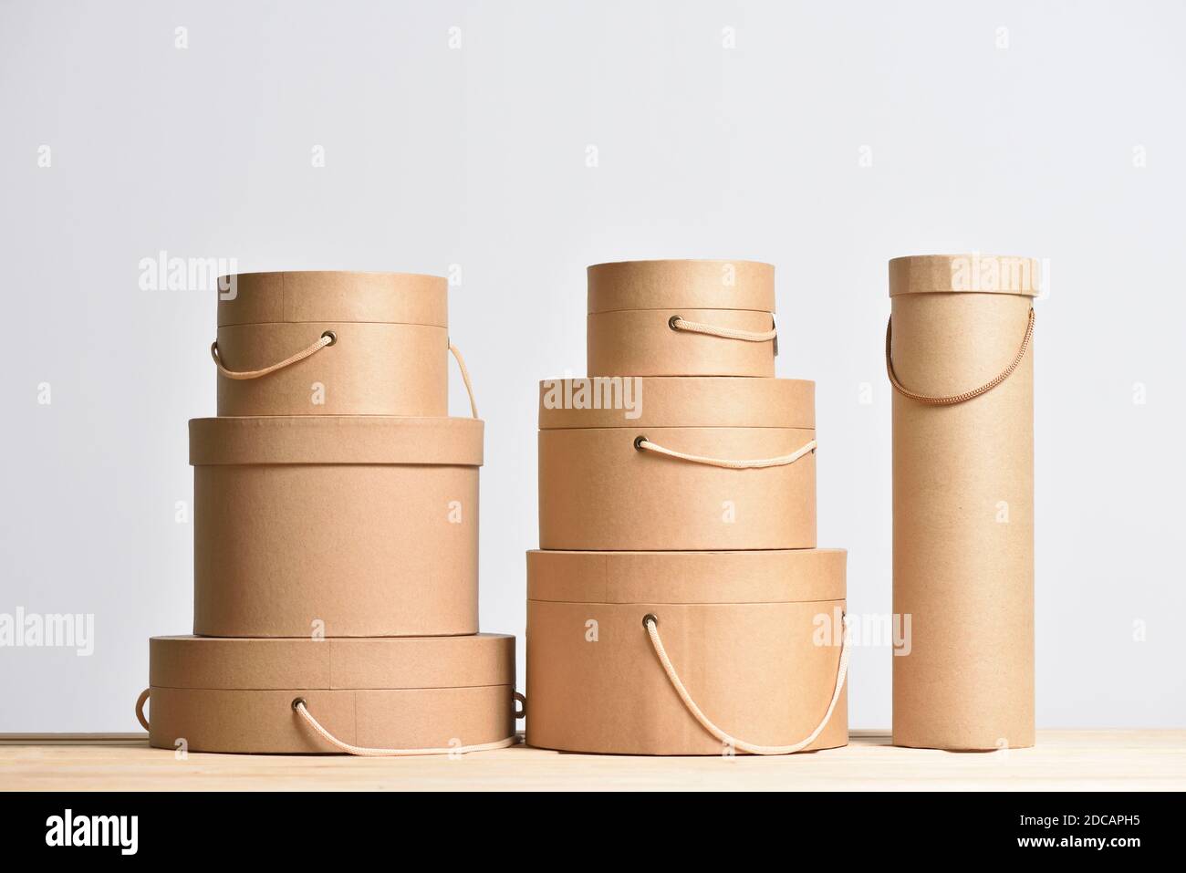 Download Gift Box Round Shape High Resolution Stock Photography And Images Alamy