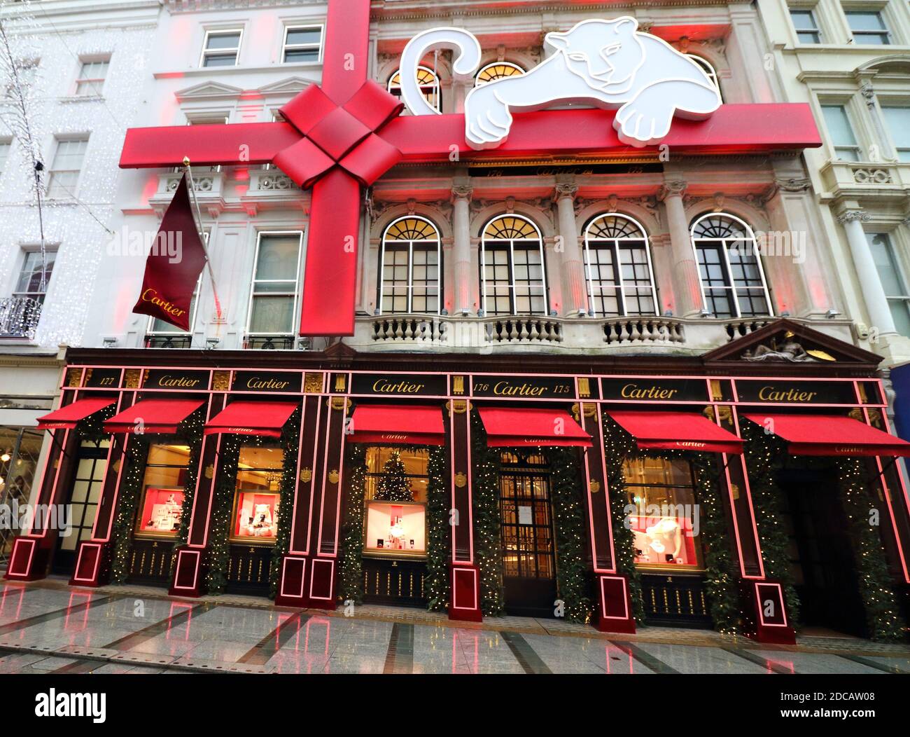 Merry Christmas to me. 🎄 Louis Vuitton Maison on Bond Street, London