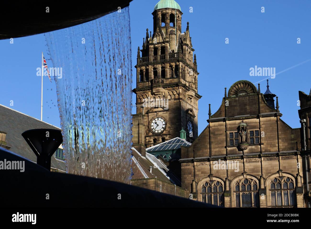 Sheffield Town Hall tower, clock and gardens fountain Stock Photo - Alamy